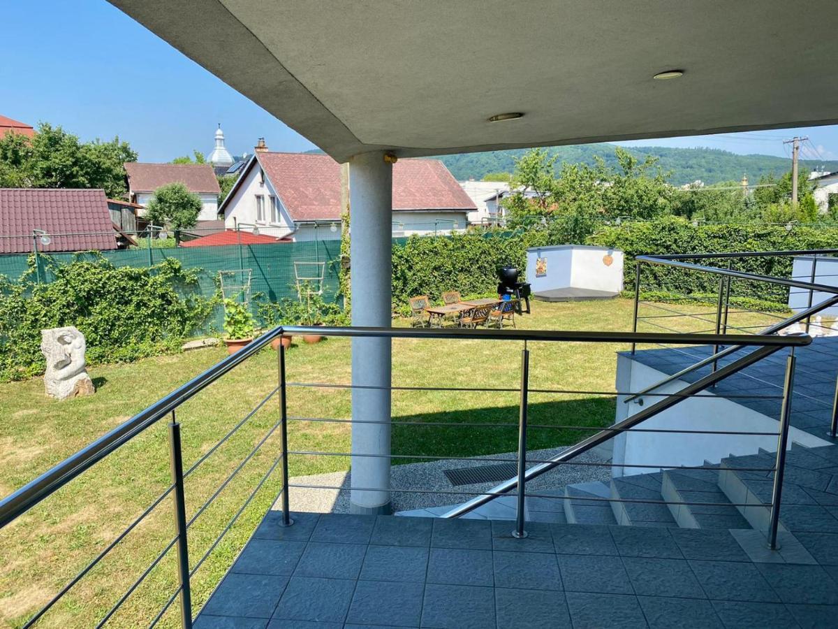 Apartman Triga Snina Zewnętrze zdjęcie