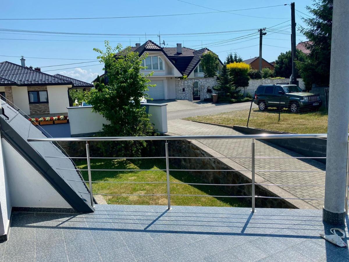 Apartman Triga Snina Zewnętrze zdjęcie